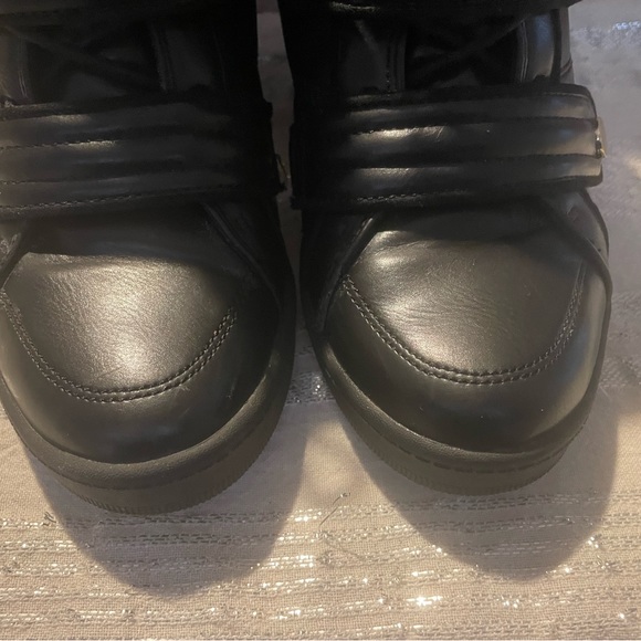 Aldo black, futuristic size 10 wedge boots. Worn once to a Prince event. - Picture 6 of 10